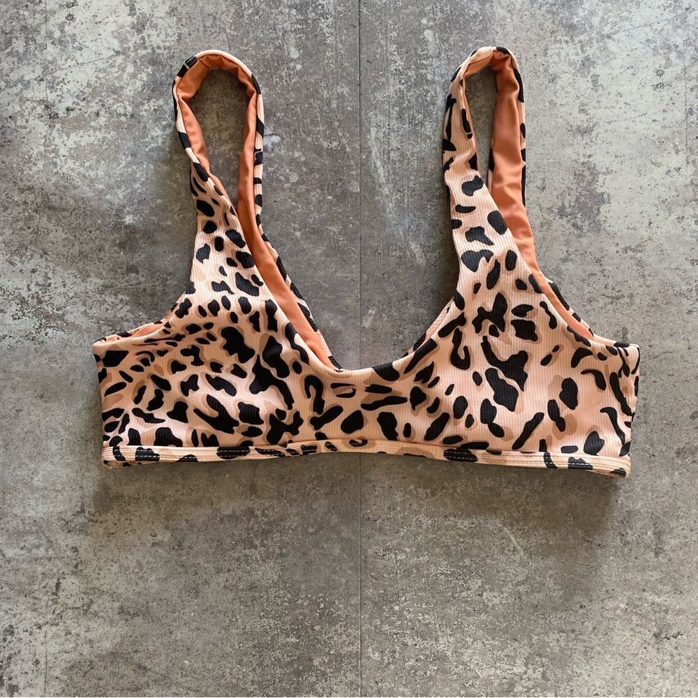 SHEIN Bikini Top Blush Leopard Peach Medium Peekaboo Beach Vacation - Picture 7 of 9